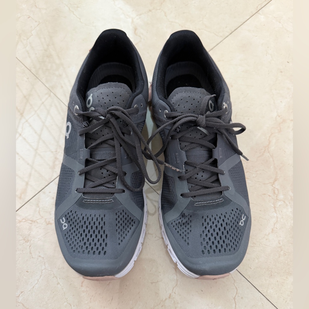 On Running Men's/Women's Gray and Black Athletic Running Shoes